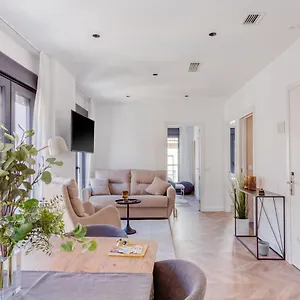 Hotel apartamentowy Limehome Calle Ancha Del Carmen - Digital Access, Malaga